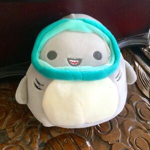 ORIGINAL SQUISHMALLOWS - GORDON THE SHARK 🦈
